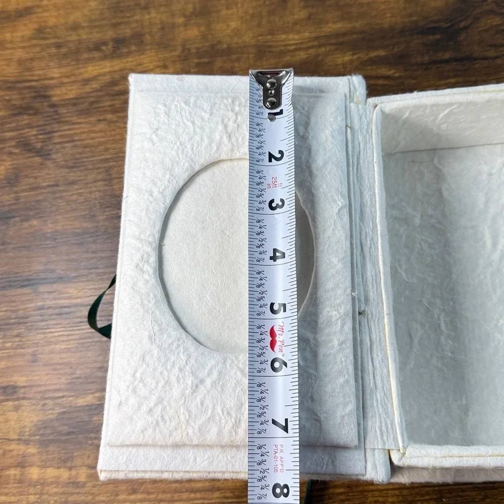Elegant Cream Gift Picture Box with Green Ribbon - Trinket